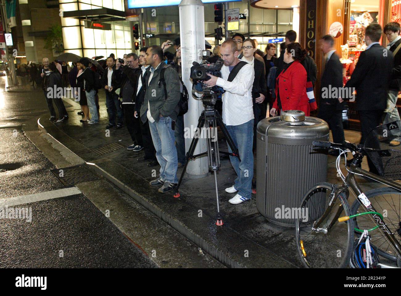The official opening launch of Australia’s first Apple store, situated on George Street, the main road through the Sydney CBD. Some consumers had stood in line for more than 24 hours to be among the first to visit the new store. Sydney, Australia, 19 June 2008. Stock Photo