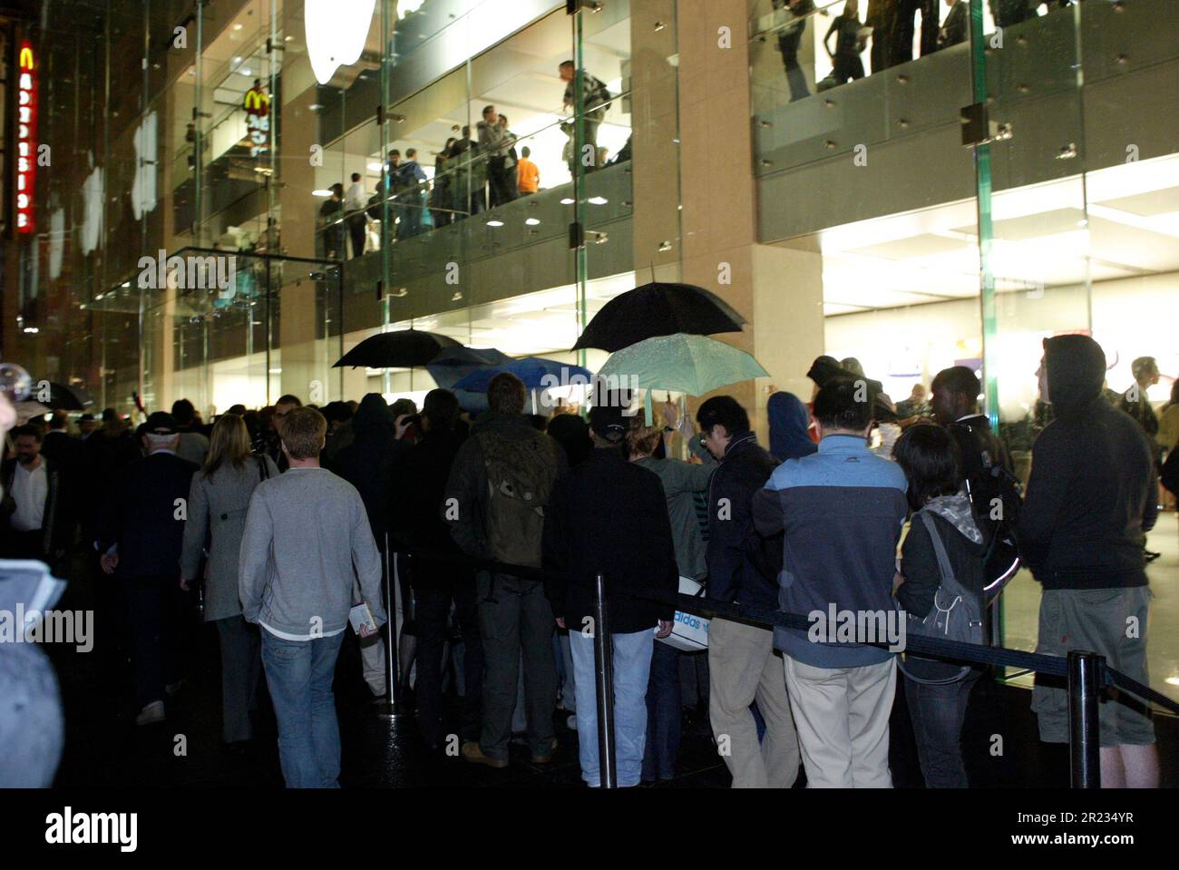 The official opening launch of Australia’s first Apple store, situated on George Street, the main road through the Sydney CBD. Some consumers had stood in line for more than 24 hours to be among the first to visit the new store. Sydney, Australia, 19 June 2008. Stock Photo
