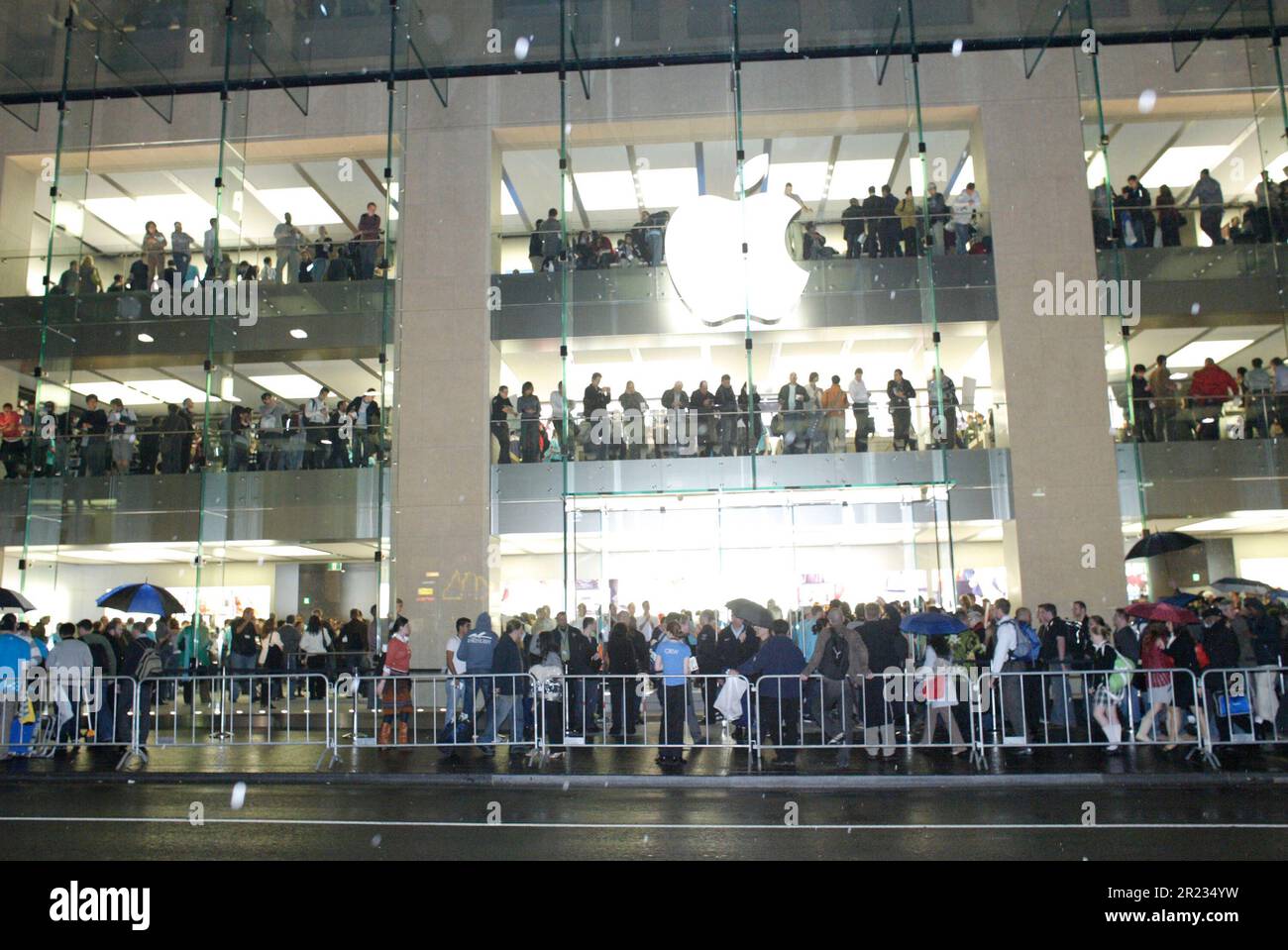 The official opening launch of Australia’s first Apple store, situated on George Street, the main road through the Sydney CBD. Some consumers had stood in line for more than 24 hours to be among the first to visit the new store. Sydney, Australia, 19 June 2008. Stock Photo