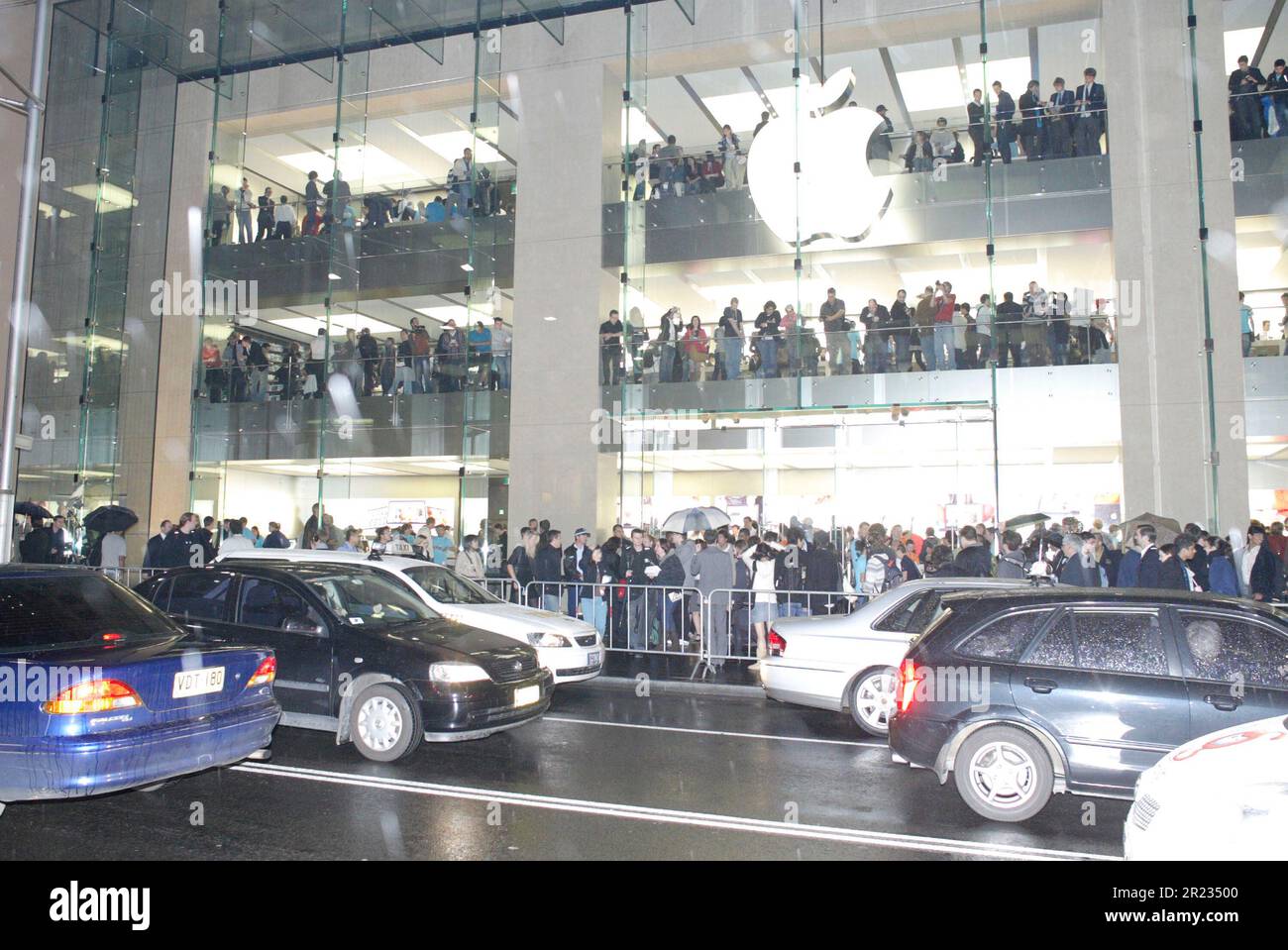 The official opening launch of Australia’s first Apple store, situated on George Street, the main road through the Sydney CBD. Some consumers had stood in line for more than 24 hours to be among the first to visit the new store. Sydney, Australia, 19 June 2008. Stock Photo