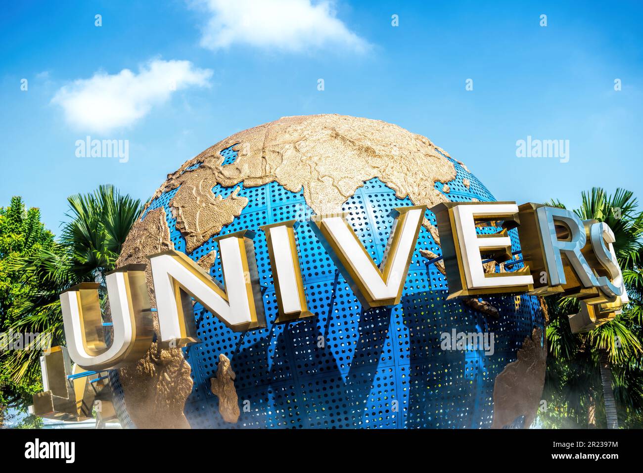 File:Universal Light.jpg - Wikimedia Commons, image size:1300x957