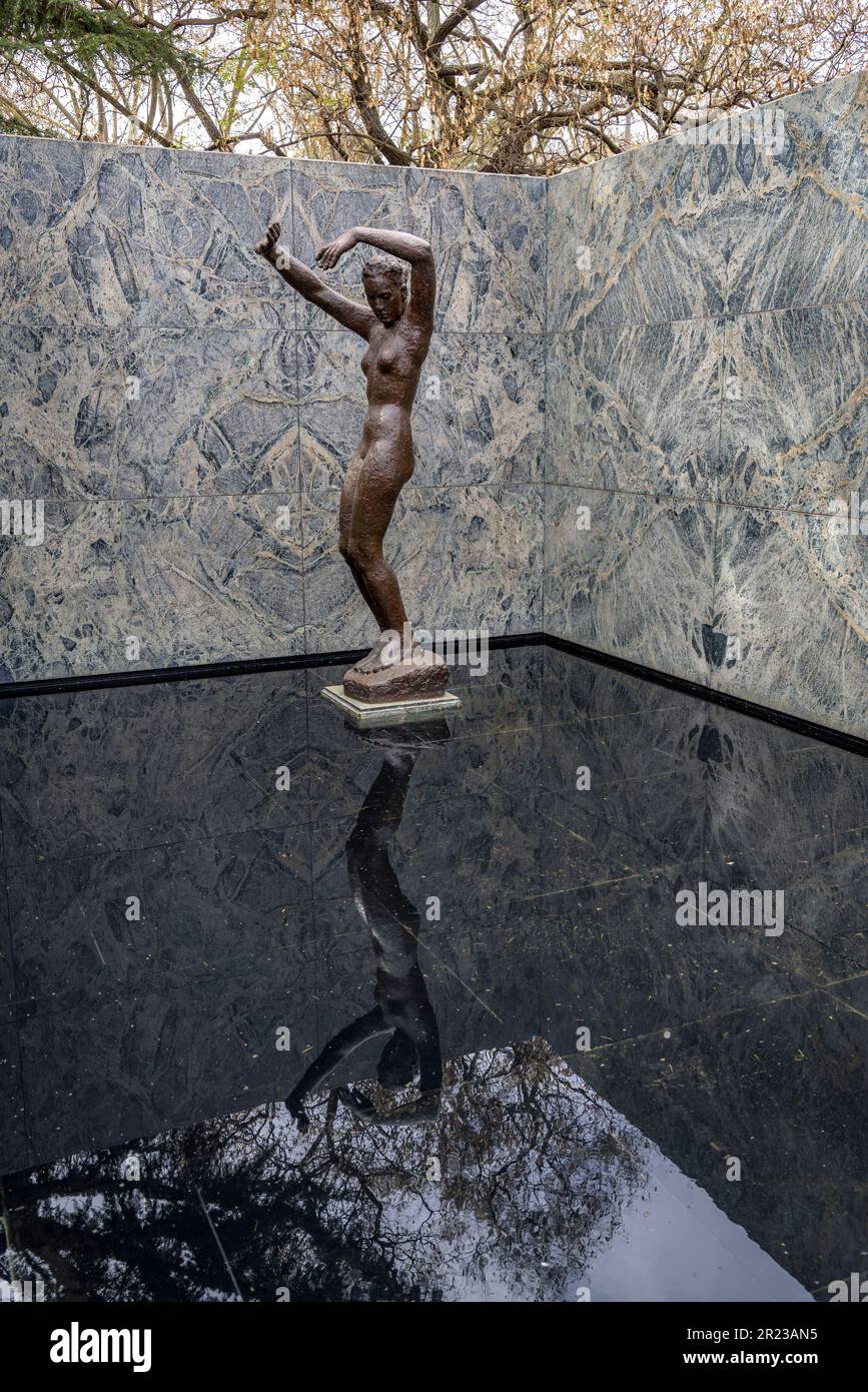 Alba sculpture by Georg Kolbe in the Mies Van der Rohe Pavilion in Montjuïc (Barcelona, Catalonia, Spain) ESP: Escultura Alba de Georg Kolbe Stock Photo