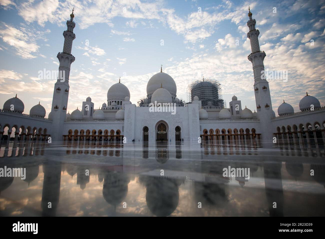 Exterior photos of the Shiekh Zayed Grand Mosque in Abu Dhabi Stock Photo
