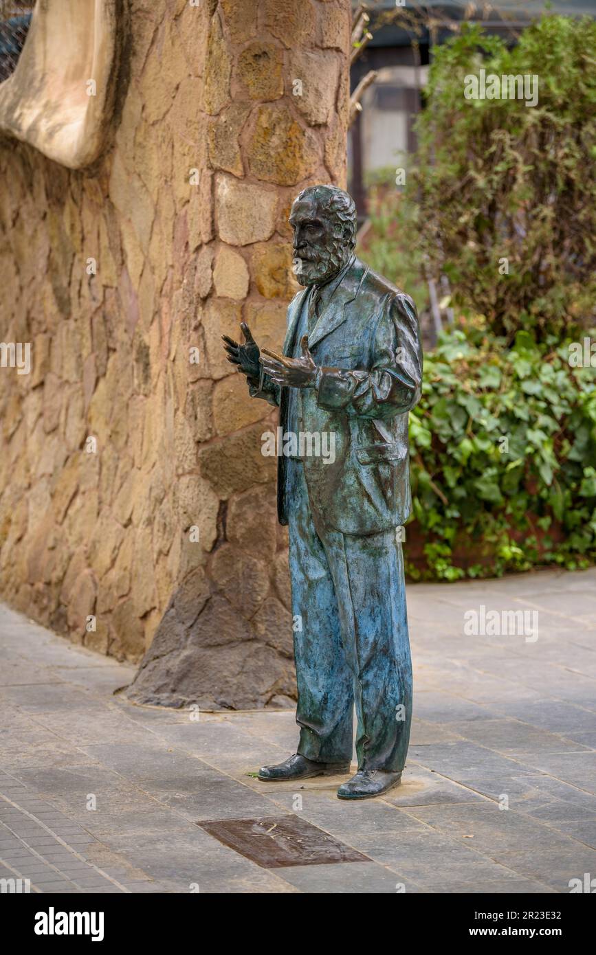 Sculpture of Antoni Gaudí at the entrance of the Miralles gate, one of his most unknown works in Barcelona (Catalonia, Spain) Stock Photo