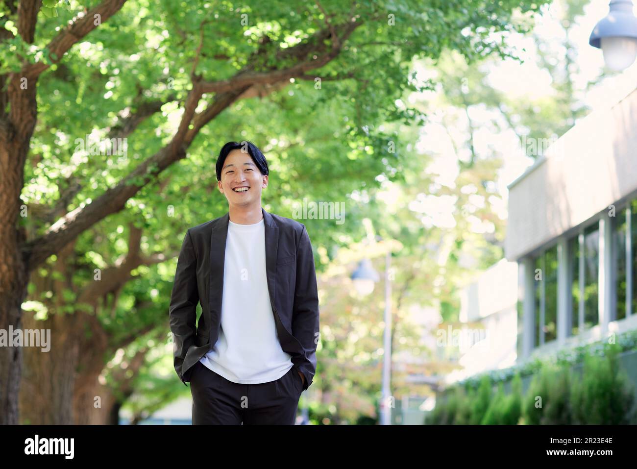 Man walking in japanese style hi-res stock photography and images - Alamy
