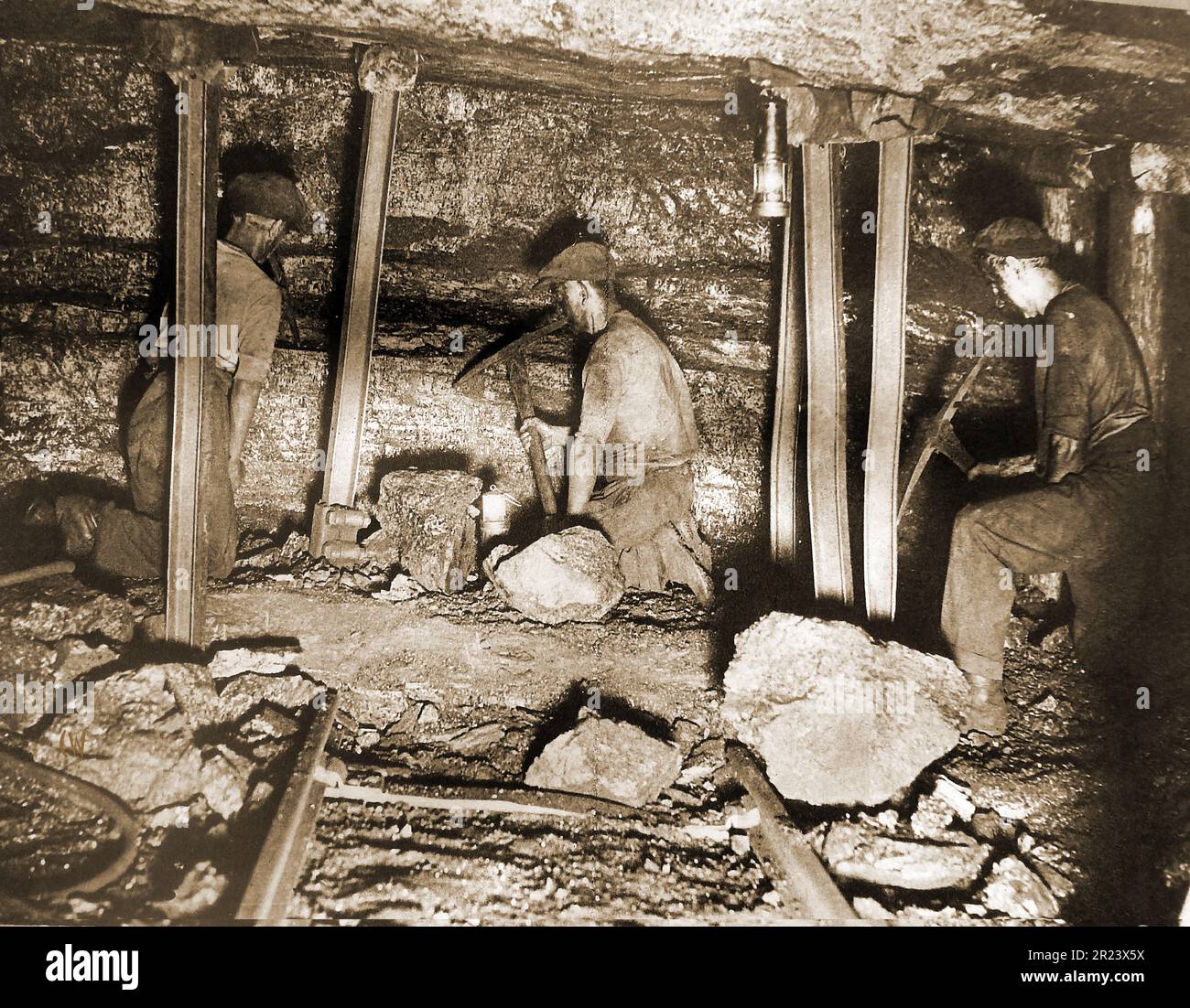 Coal mine uk 1900s hi-res stock photography and images - Alamy Coal mine uk 1900s hi-res stock photography and images - Alamy