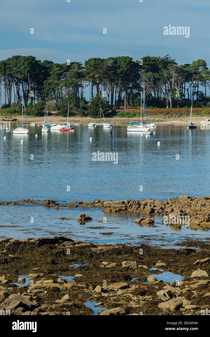 Boats anchored at Kernevest beach in Morbihan, Britanny, France Stock Photo