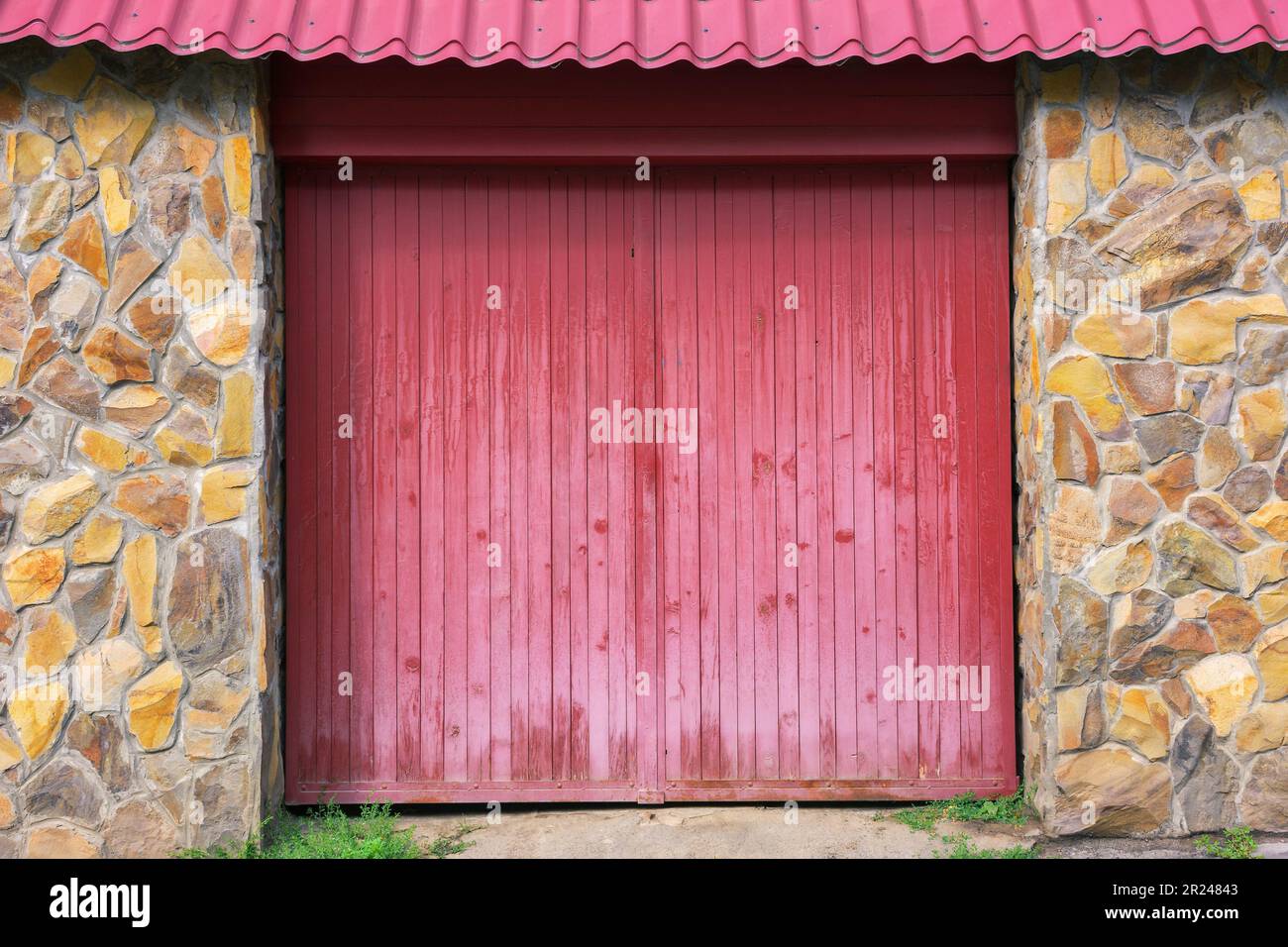 vintage wooden garage door. architectural element Stock Photo Alamy