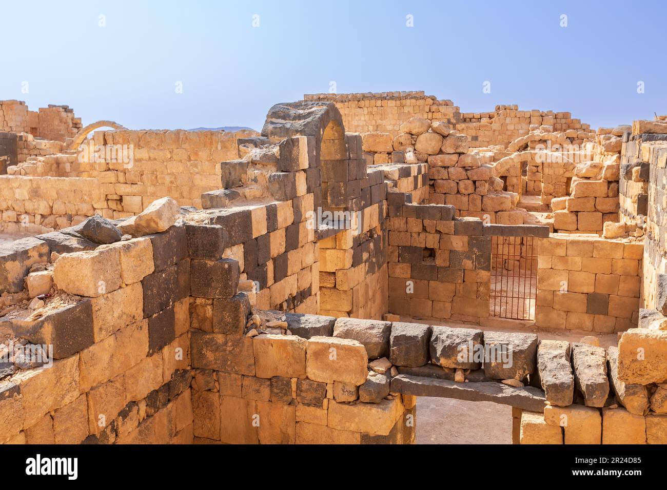 Interior Of Qasr Al Hallabat Desert Castle In Jordan Stock Photo Alamy interior-of-qasr-al-hallabat-desert-castle-in-jordan-stock-photo-alamy