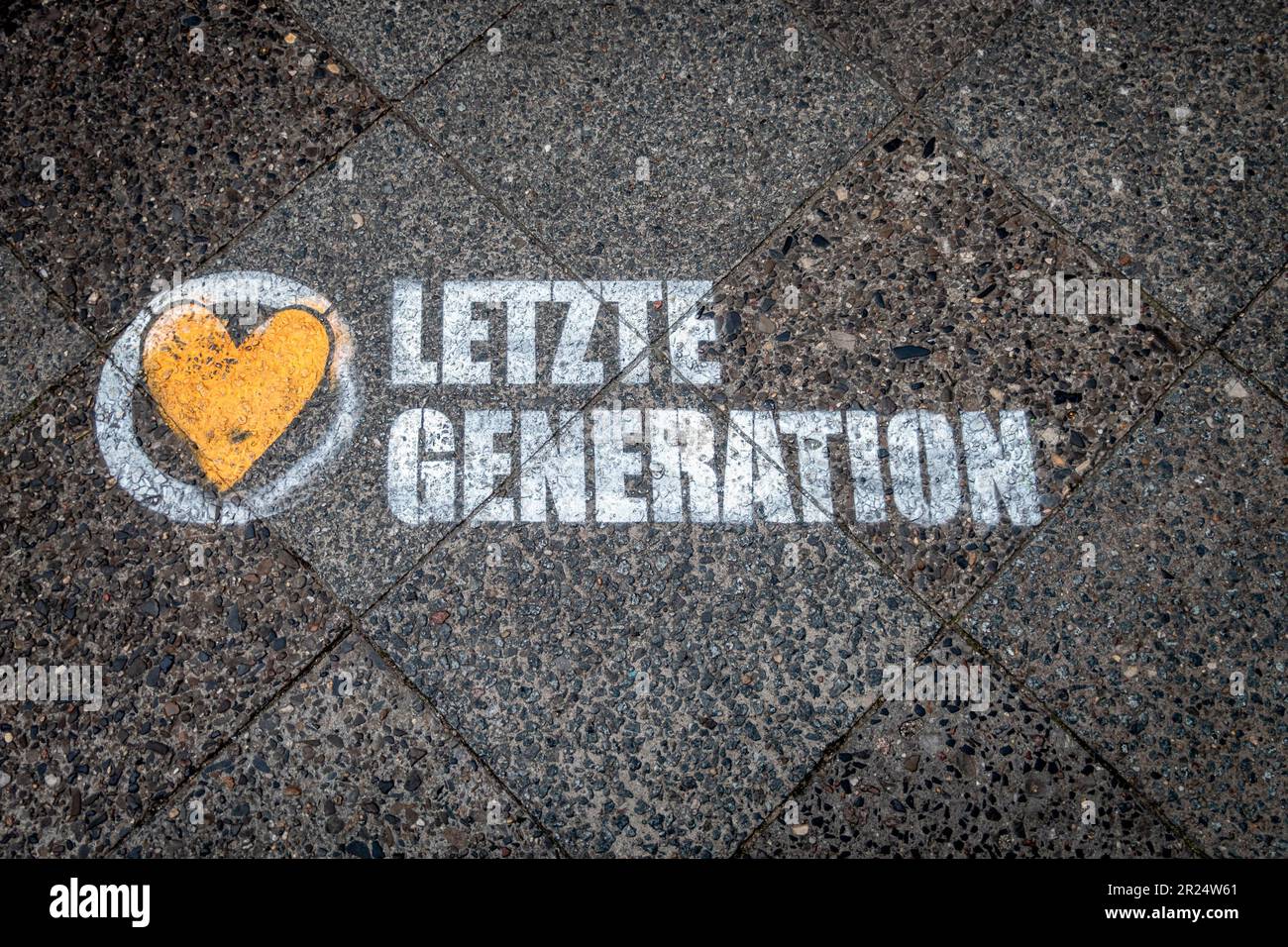 Letzte Generation, Schriftzug auf Bürgersteig, Berlin-Neukölln Stock Photo