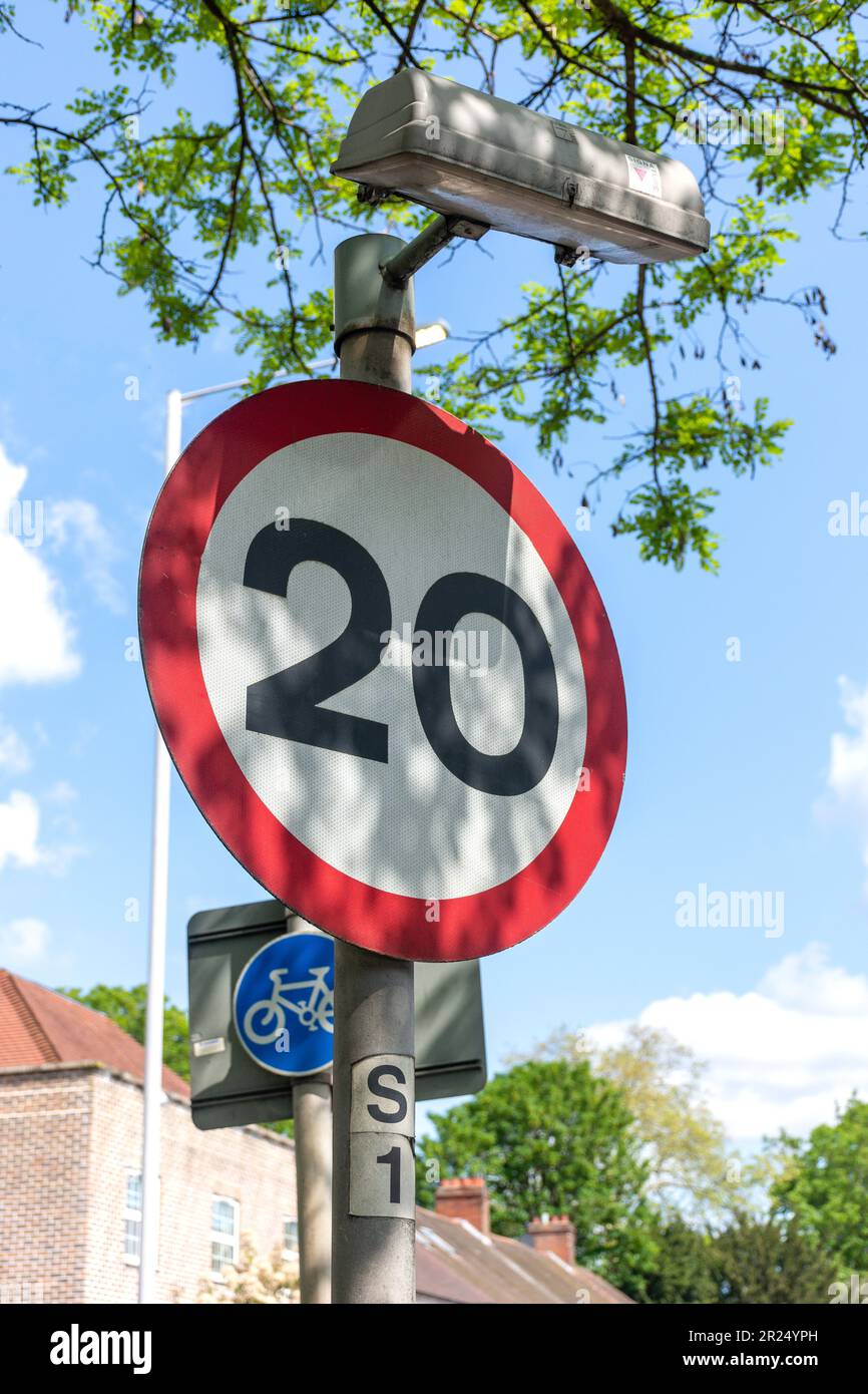 20mph sign on Gunnersbury Avenue, Gunnersbury, Royal Borough of Kensington & Chelsea, Greater London, England, United Kingdom Stock Photo