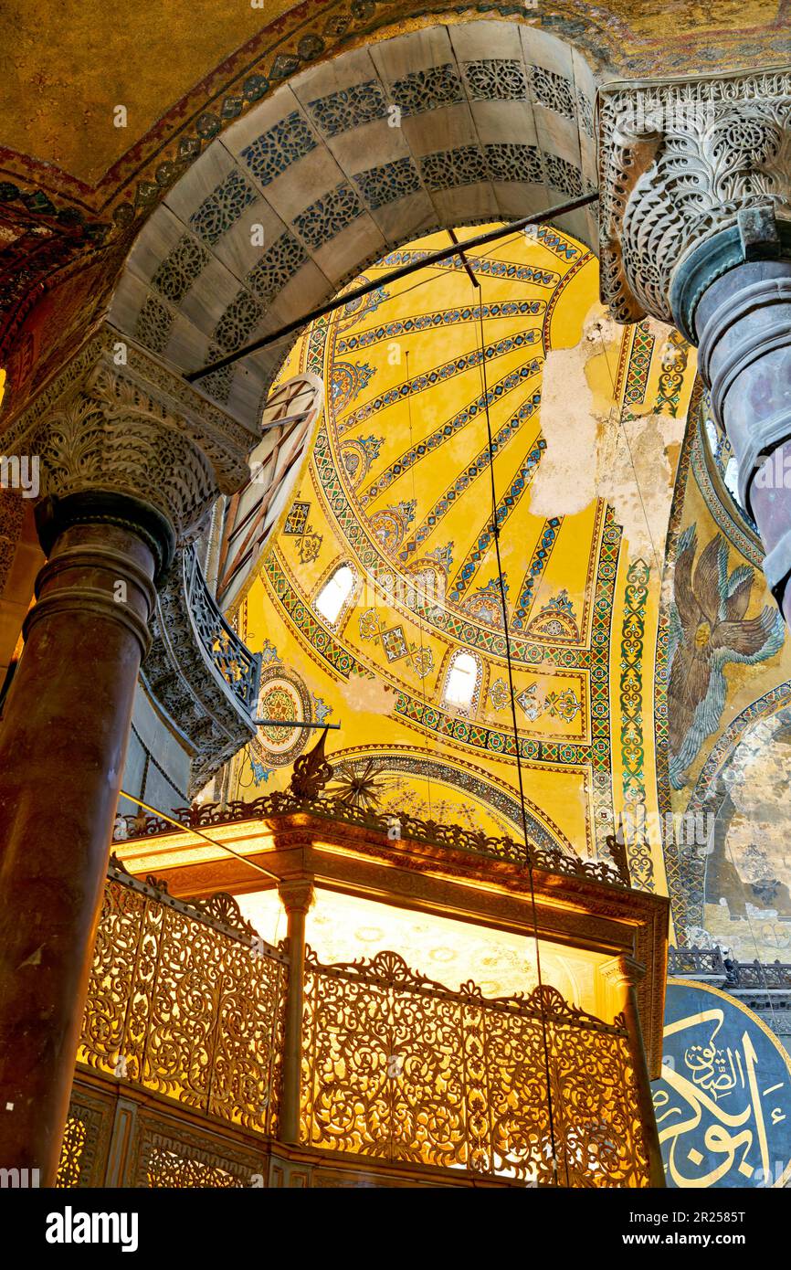 Hagia sophia chandelier istanbul hi-res stock photography and images ...
