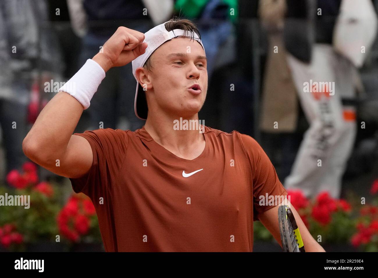 Norway's Casper Ruud celebrates a winning point during a semi final match  against Denmark's Holger Rune at the Italian Open tennis tournament in  Rome, Italy, Saturday, May 20, 2023. (AP Photo/Alessandra Tarantino