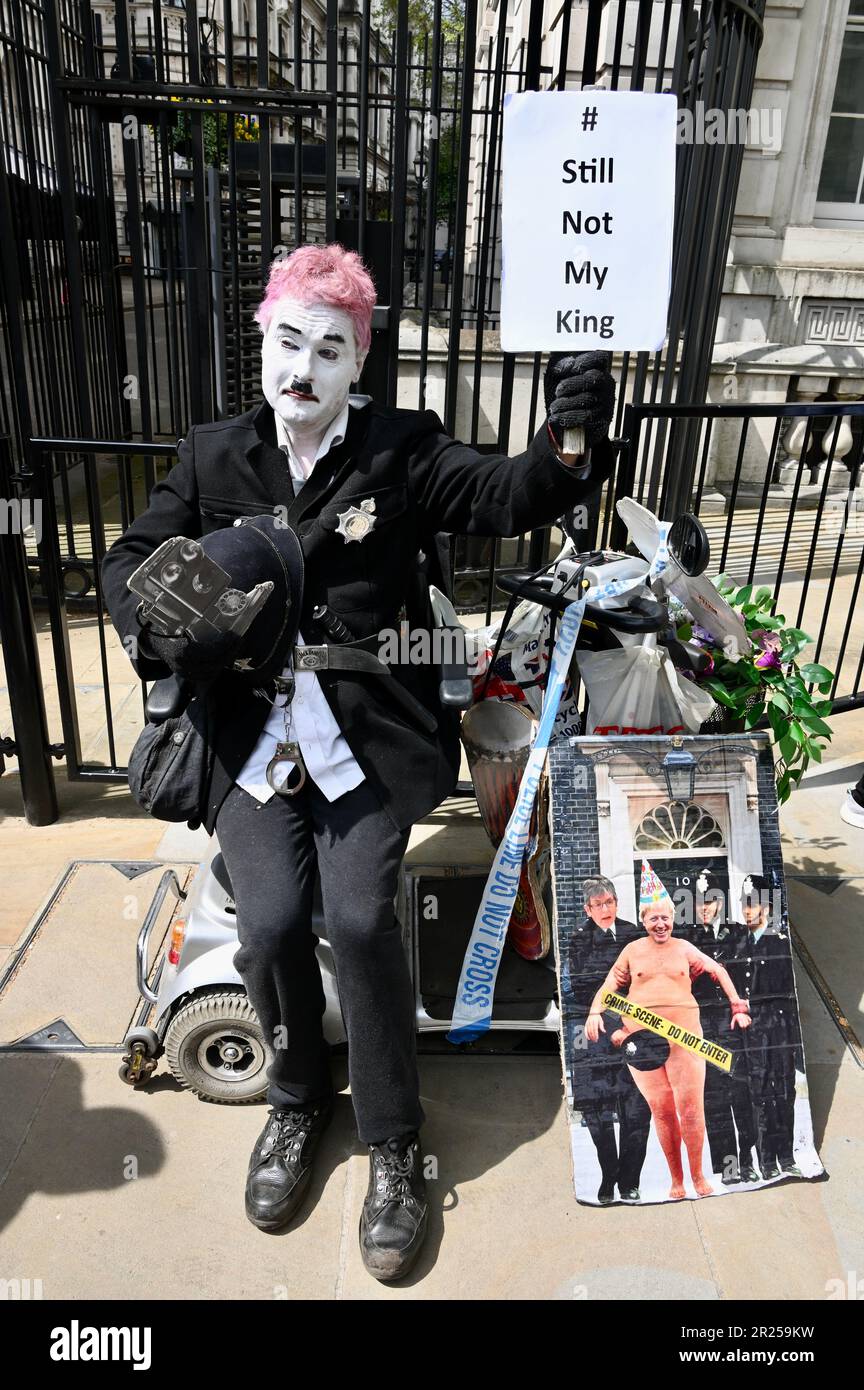 London, UK. A Charlie Chaplin look alike protests at the entrance to Downing Street against the Monarchy, much to the bemusement of passers by. Credit: michael melia/Alamy Live News Stock Photo
