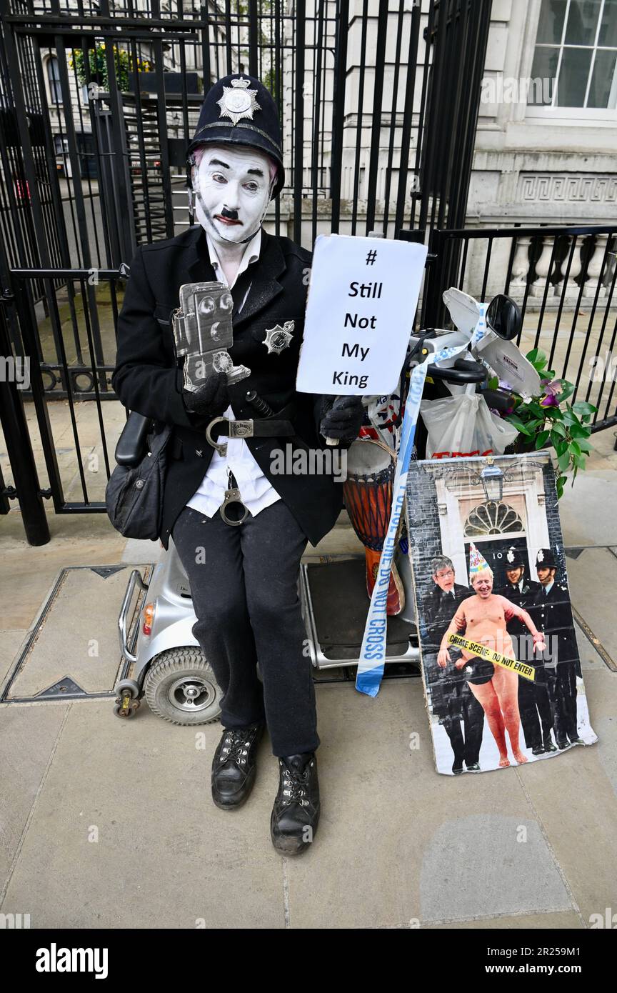 London, UK. A Charlie Chaplin look alike protests at the entrance to Downing Street against the Monarchy, much to the bemusement of passers by. Credit: michael melia/Alamy Live News Stock Photo