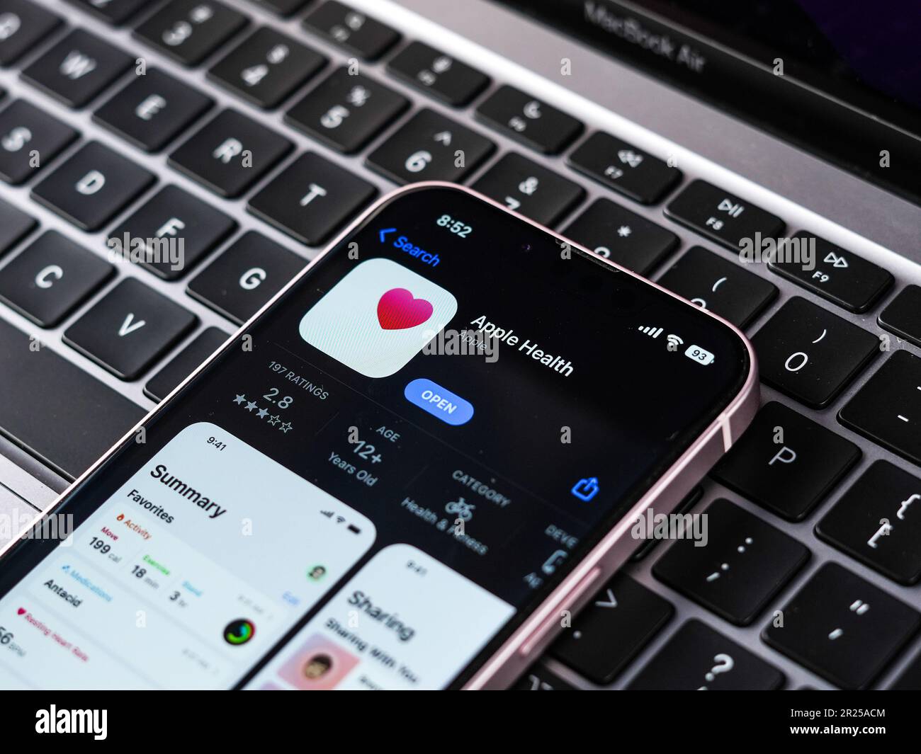 Apple records logo hi-res stock photography and images - Alamy