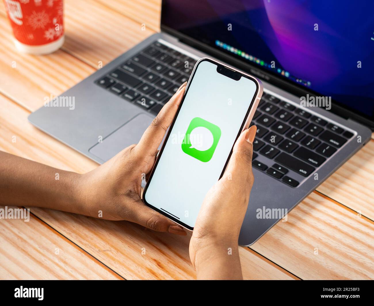 Imessage interface hi-res stock photography and images - Alamy