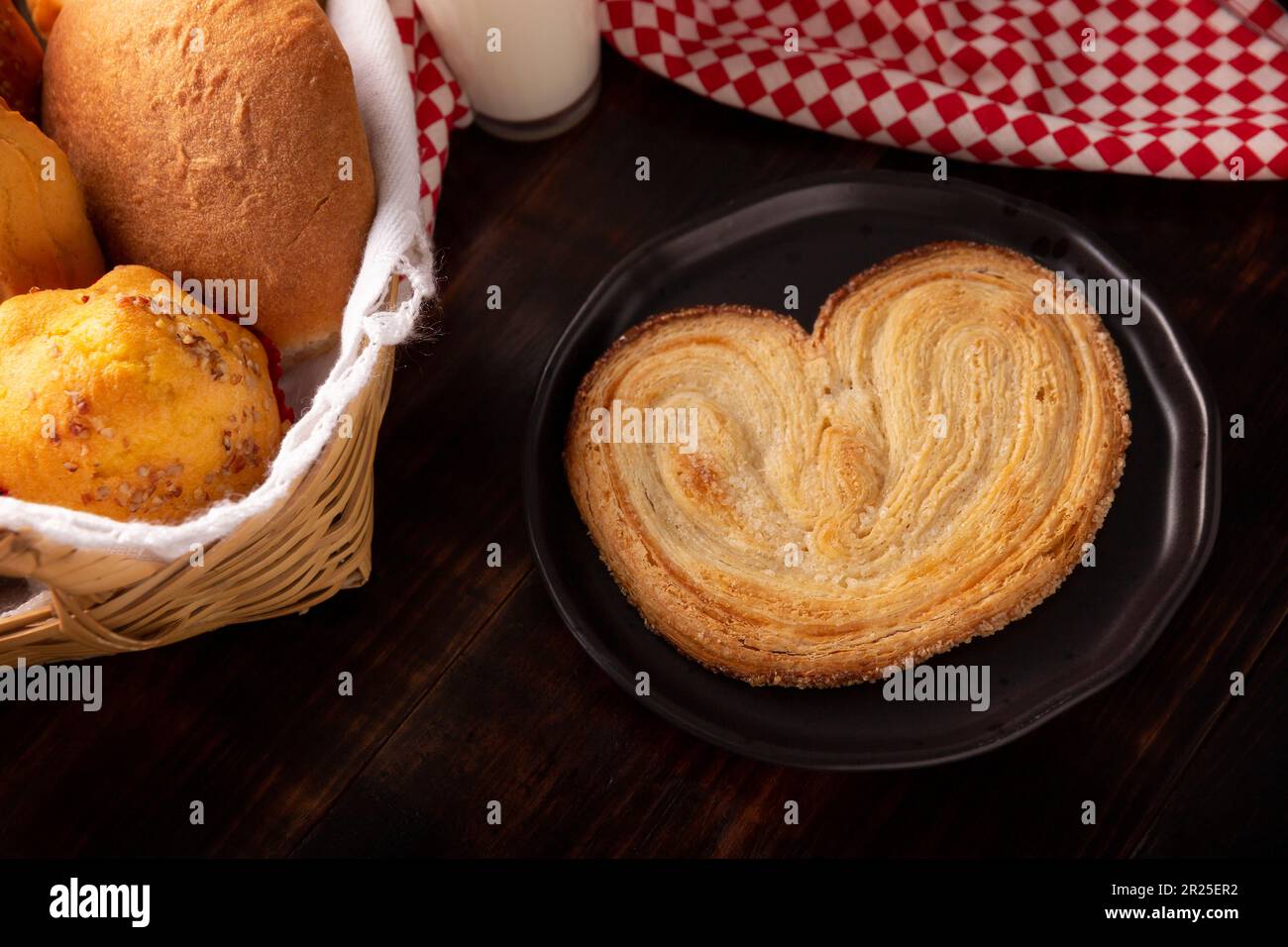 Mexican sweet bread made with puff pastry, its name comes from its