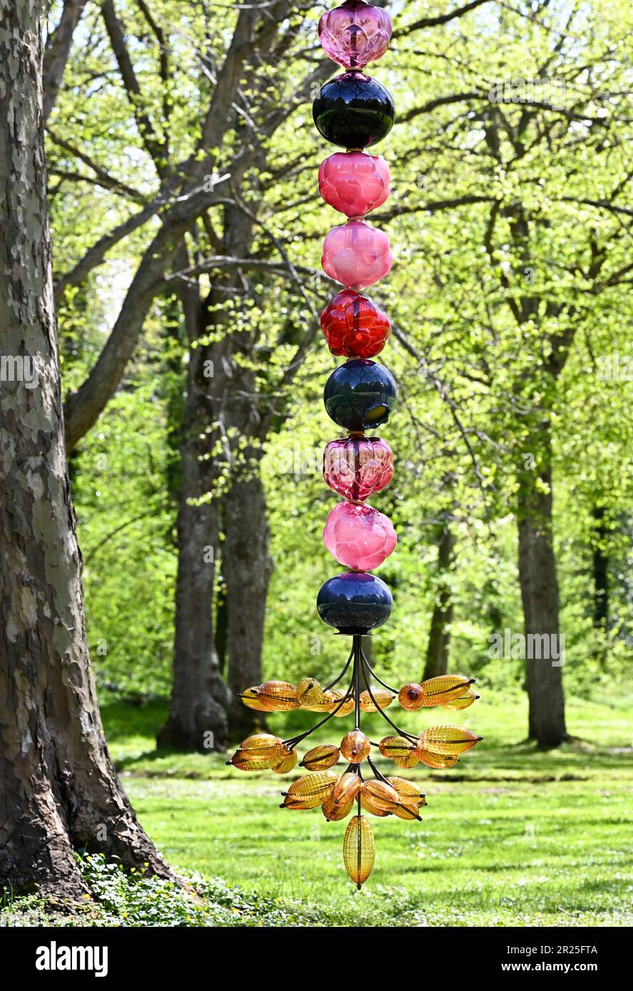 Ellen Ehk Åkesson's glass work ”Straw for Alice”. Inauguration of a