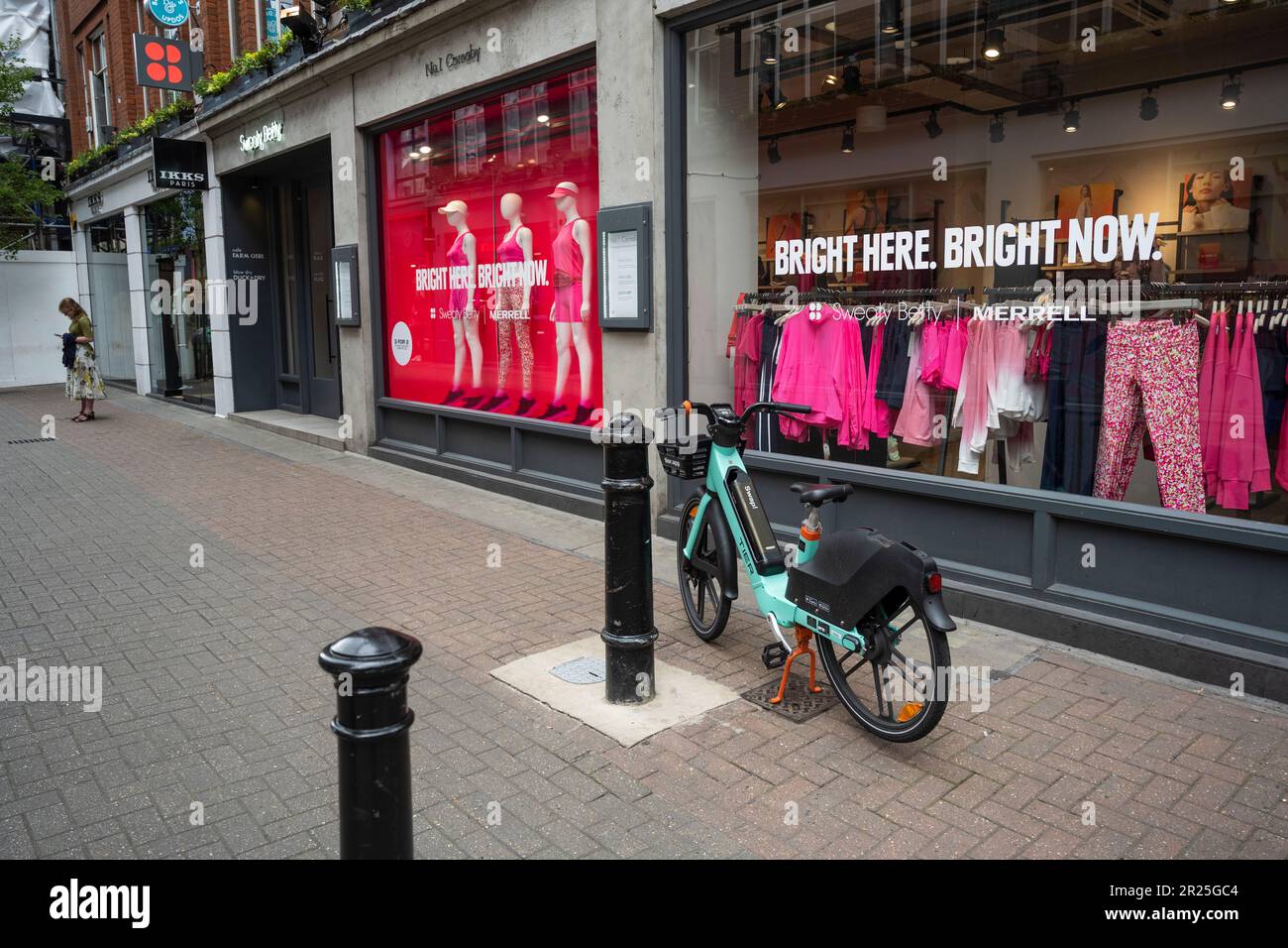 London, UK. 17 May 2023. An electric hire cycle in Carnaby Street in
