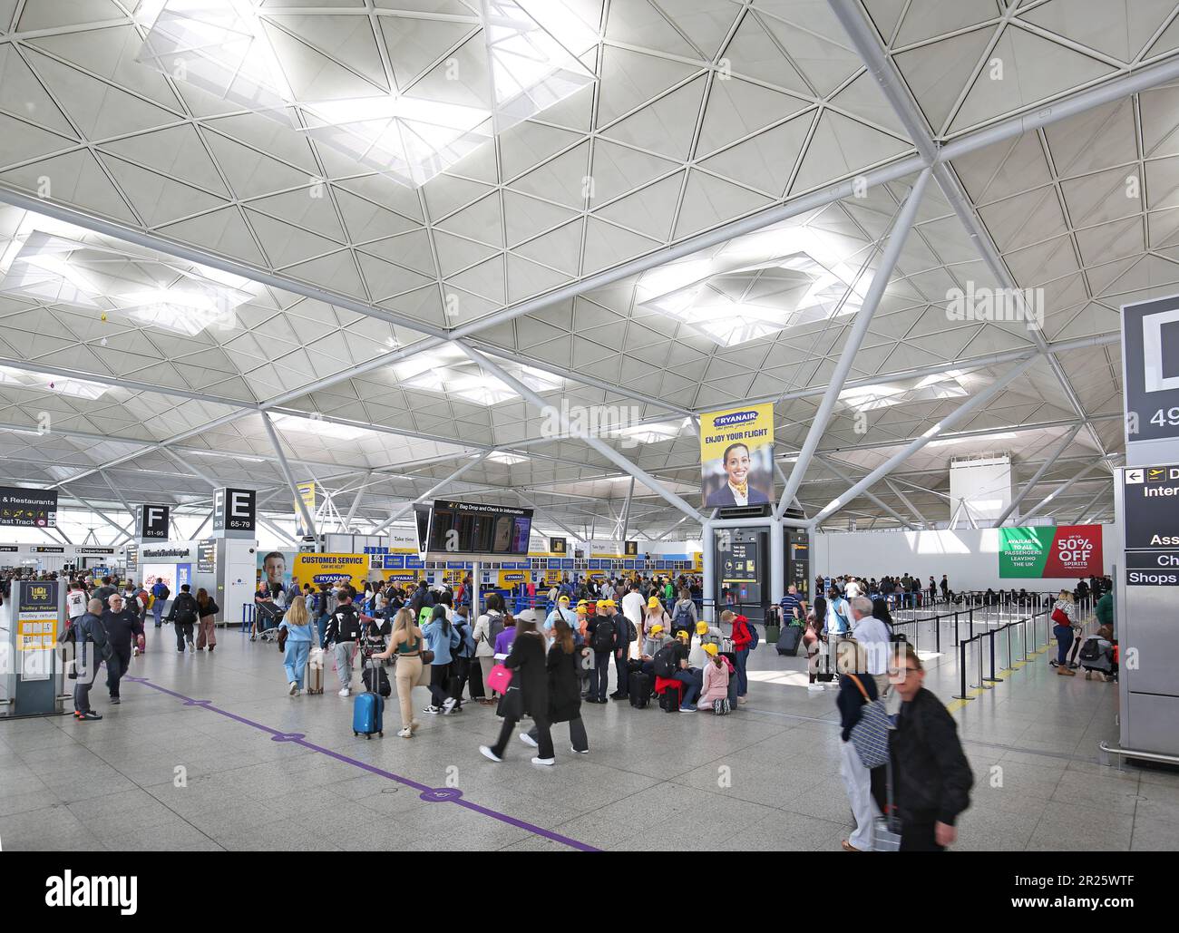 Interior view of Stansted Airport main terminal building showing distinctive roof structure. Designed by Norman Foster. Stock Photo