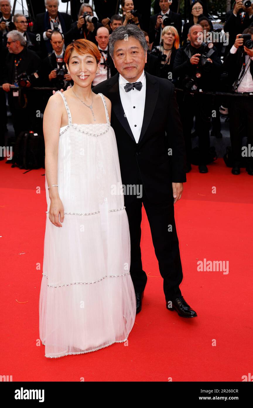 Cannes, Frankreich. 17th May, 2023. Sakura Ando und Hirokazu Koreeda bei der Premiere des Kinofilms 'Monster/Kaibutsu' auf dem Festival de Cannes 2023/76. Internationale Filmfestspiele von Cannes im Palais des Festivals. Cannes, 17.05.2023 Credit: Geisler-Fotopress GmbH/Alamy Live News Stock Photo