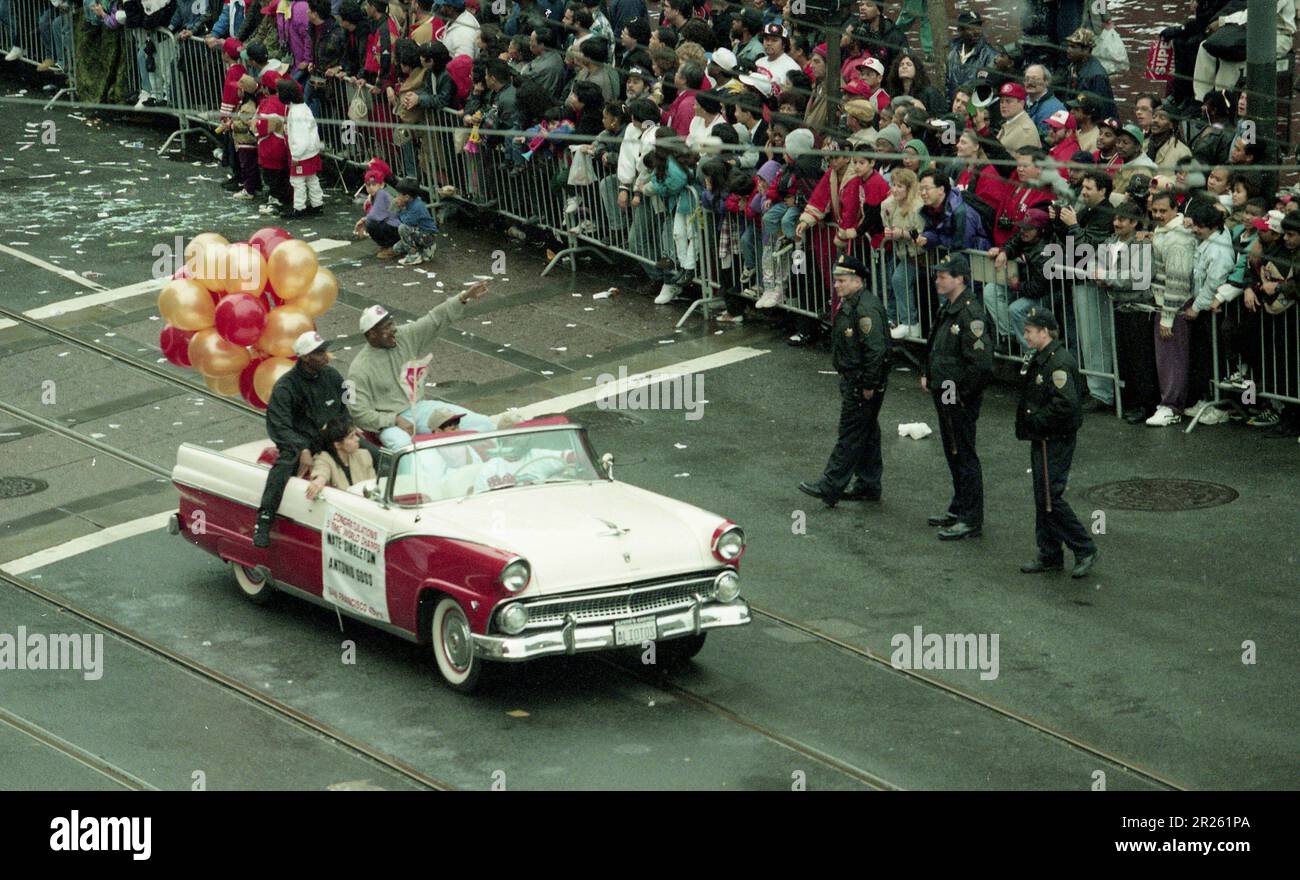 Deion Sanders competing for the San Francisco 49ers at the 1995 Superbowl  Stock Photo - Alamy