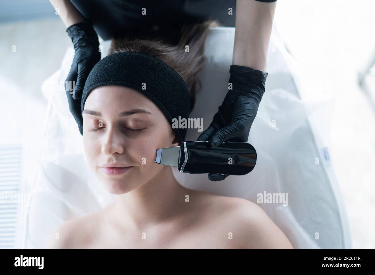 Ultrasonic face cleaning hi-res stock photography and images - Alamy