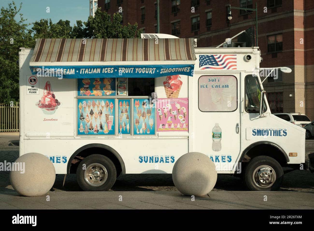 Ice cream truck in Long Island City, Queens, New York Stock Photo Alamy
