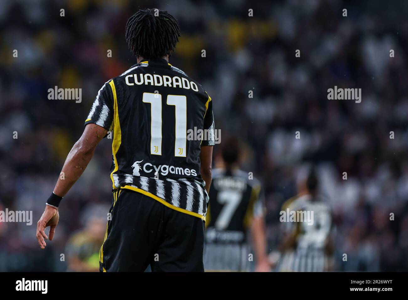 Juventus hotsell cuadrado jersey