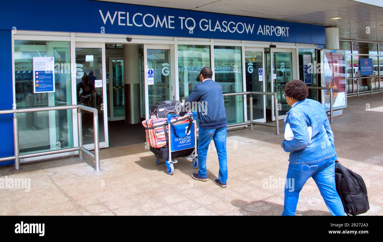 Glasgow, Scotland, UK 17th May, 2023. UK Weather Warm in the city