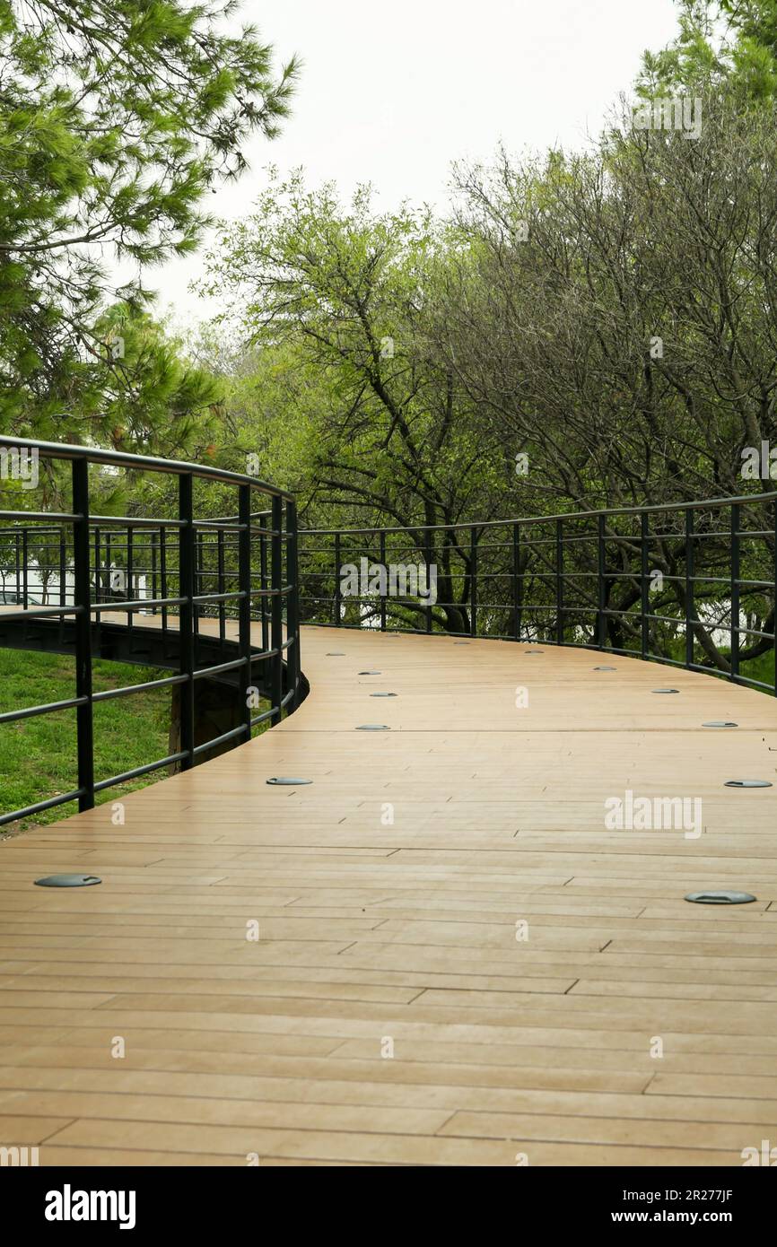 Modern garden metal panel hi-res stock photography and images - Alamy