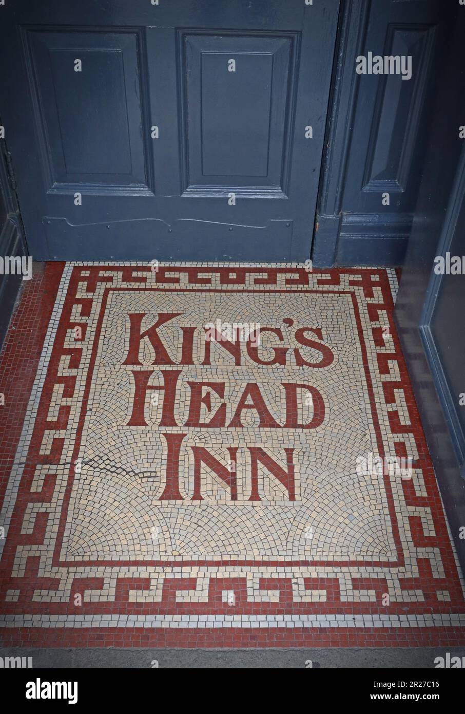The Kings Head entrance, 40 Winwick St, Warrington, Cheshire, England, UK,  WA2 7TU Stock Photo