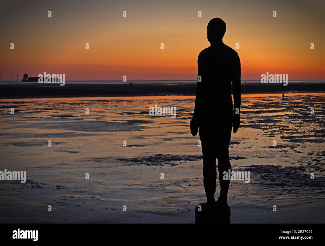 Antony Gormley, Another Place artwork sculpture, cast iron figures, located between Waterloo and Blundellsands, Merseyside, UK, Stock Photo
