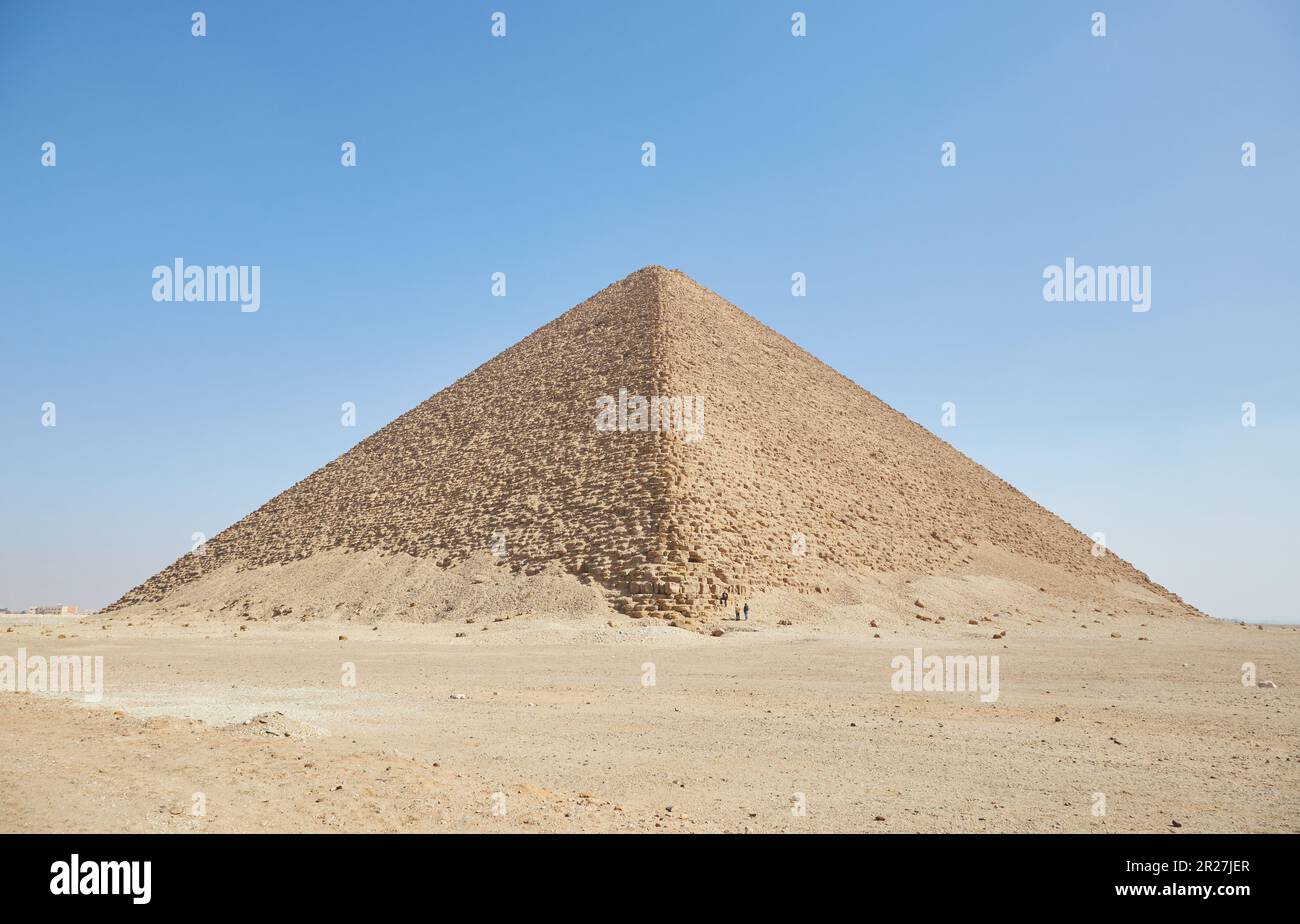 The Red Pyramid of Dahshur, the world's first true pyramid that was ...