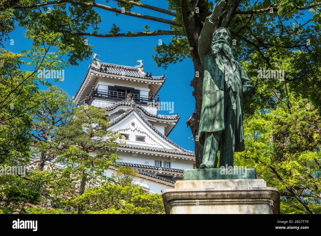 Taisuke itagaki statue and Kochi Castle Stock Photo