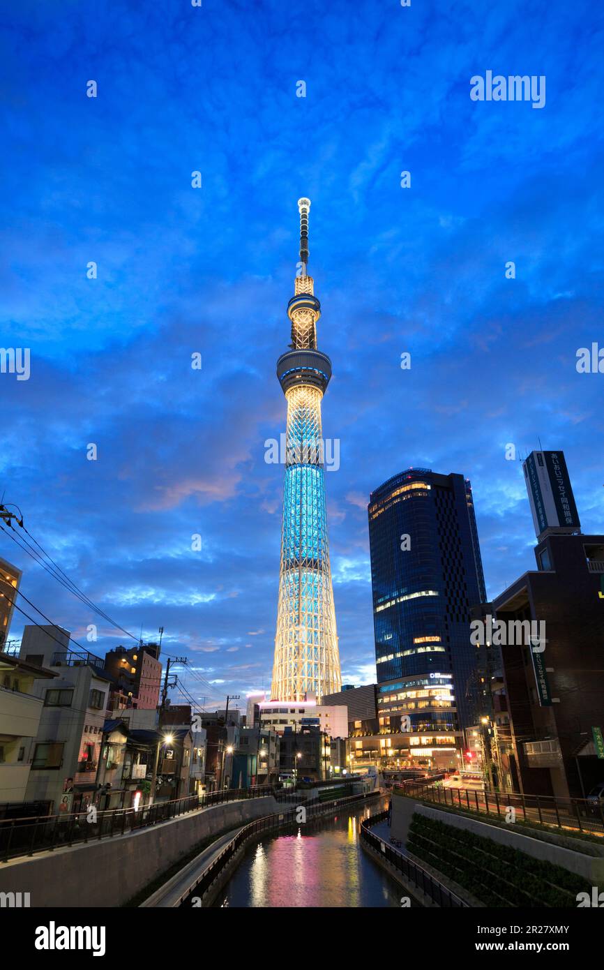 Tokyo skytree lit up night hi-res stock photography and images - Alamy