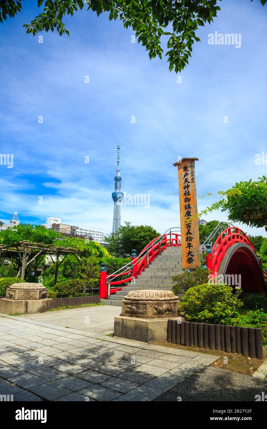 Kameido Tenjin and Tokyo Sky Tree Stock Photo Alamy