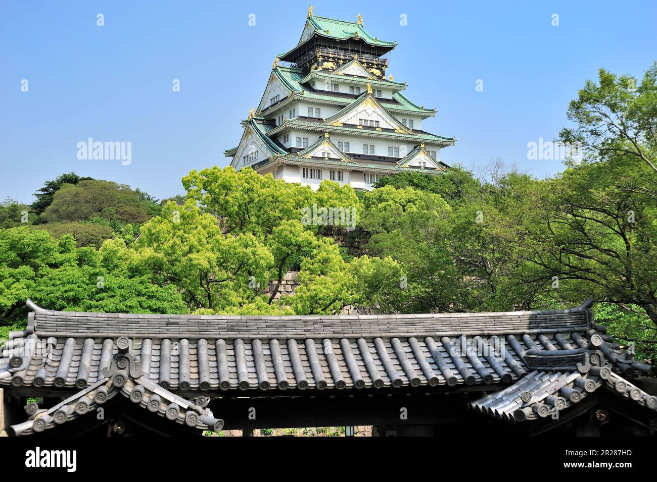 Osaka Castle keep and north partition gate Stock Photo