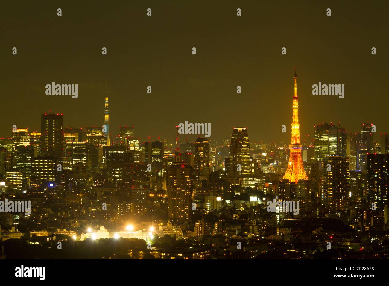 Tokyo skytree lit up night hi-res stock photography and images - Alamy