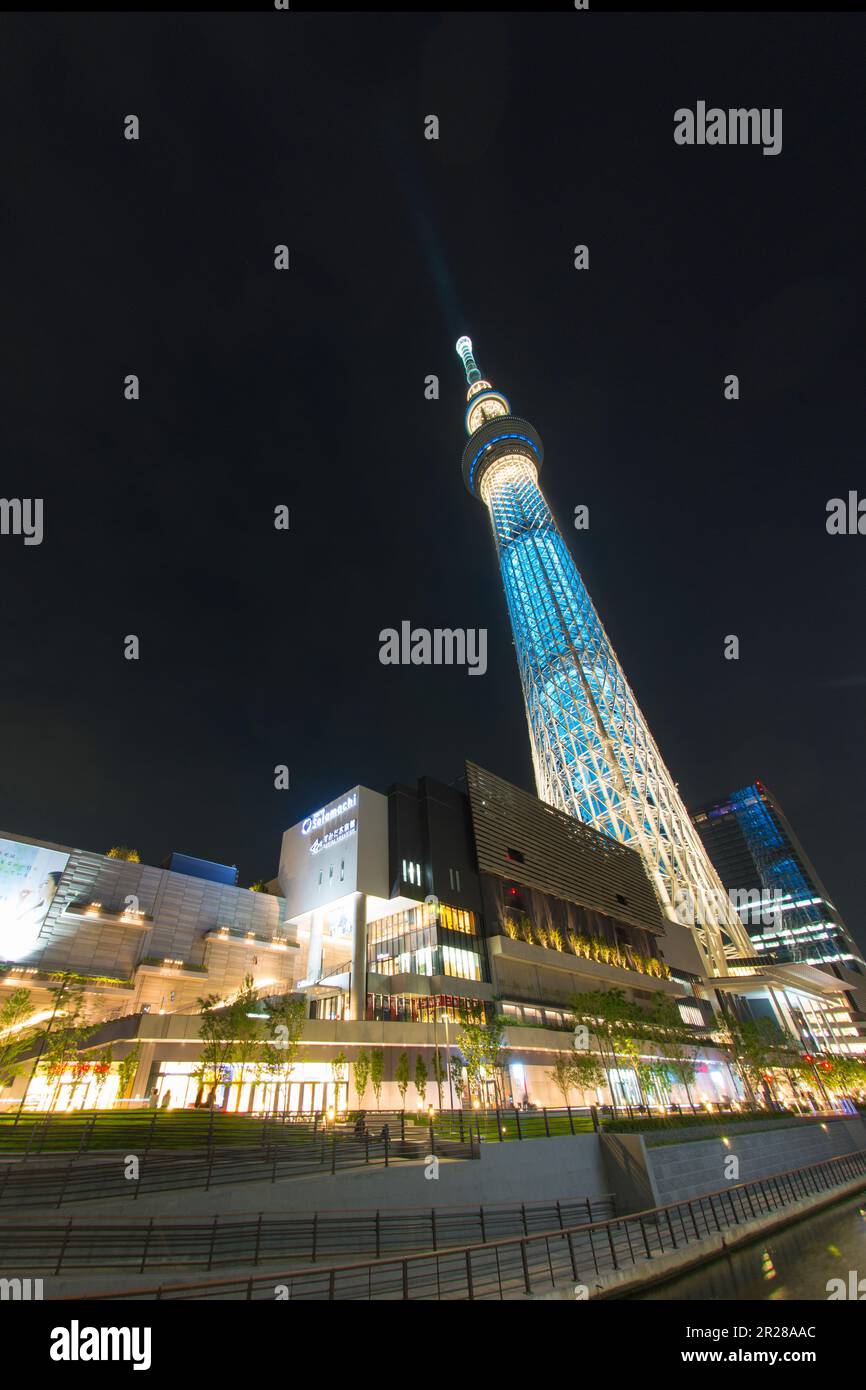 Tokyo Sky Tree lit up (Trendy) and Tokyo Solamachi Stock Photo - Alamy