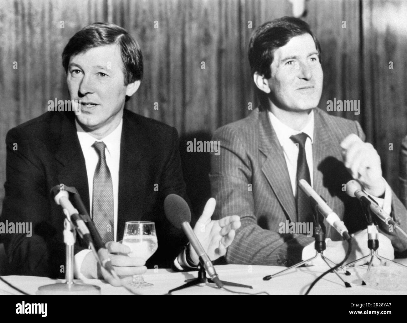 File photo dated 07-11-1986 of Alex Ferguson being unveiled as Manchester United's new manager by chairman Martin Edwards. It's been 10 years since Sir Alex Ferguson's last match in charge of Manchester United. His trophy-laden reign at Manchester United was illuminated by his often fiery rhetoric. On challenging times 'My greatest challenge is not what's happening at the moment, my greatest challenge was knocking Liverpool right off their f***ing perch. And you can print that.' Issue date: Thursday May 18, 2023. Stock Photo