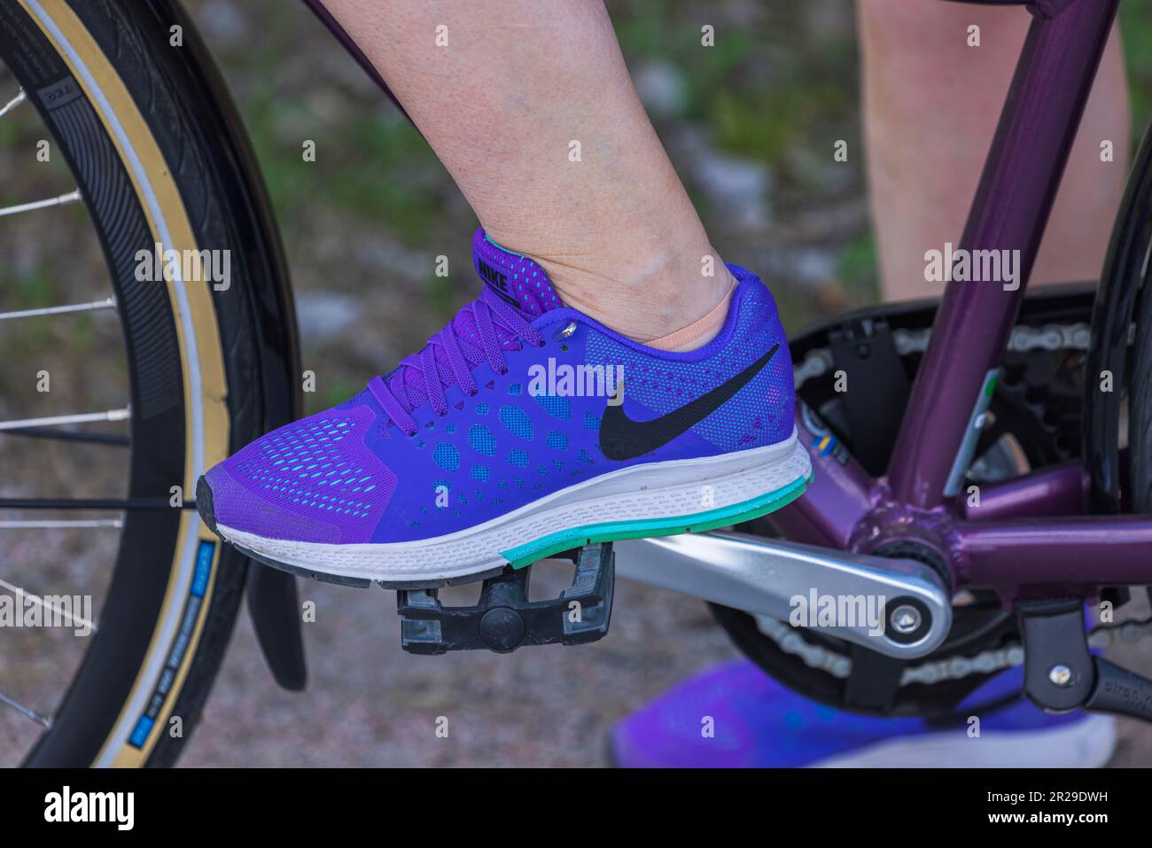 Woman in nike shoes hi-res stock photography and images - Alamy