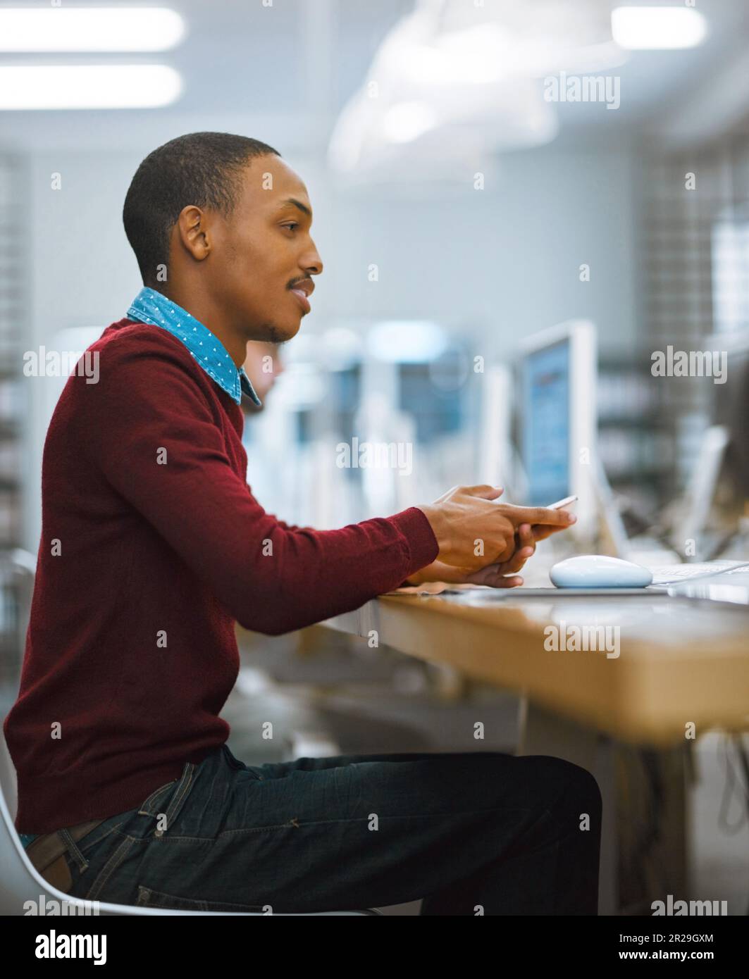 Students computer lab diversity hi-res stock photography and images - Alamy