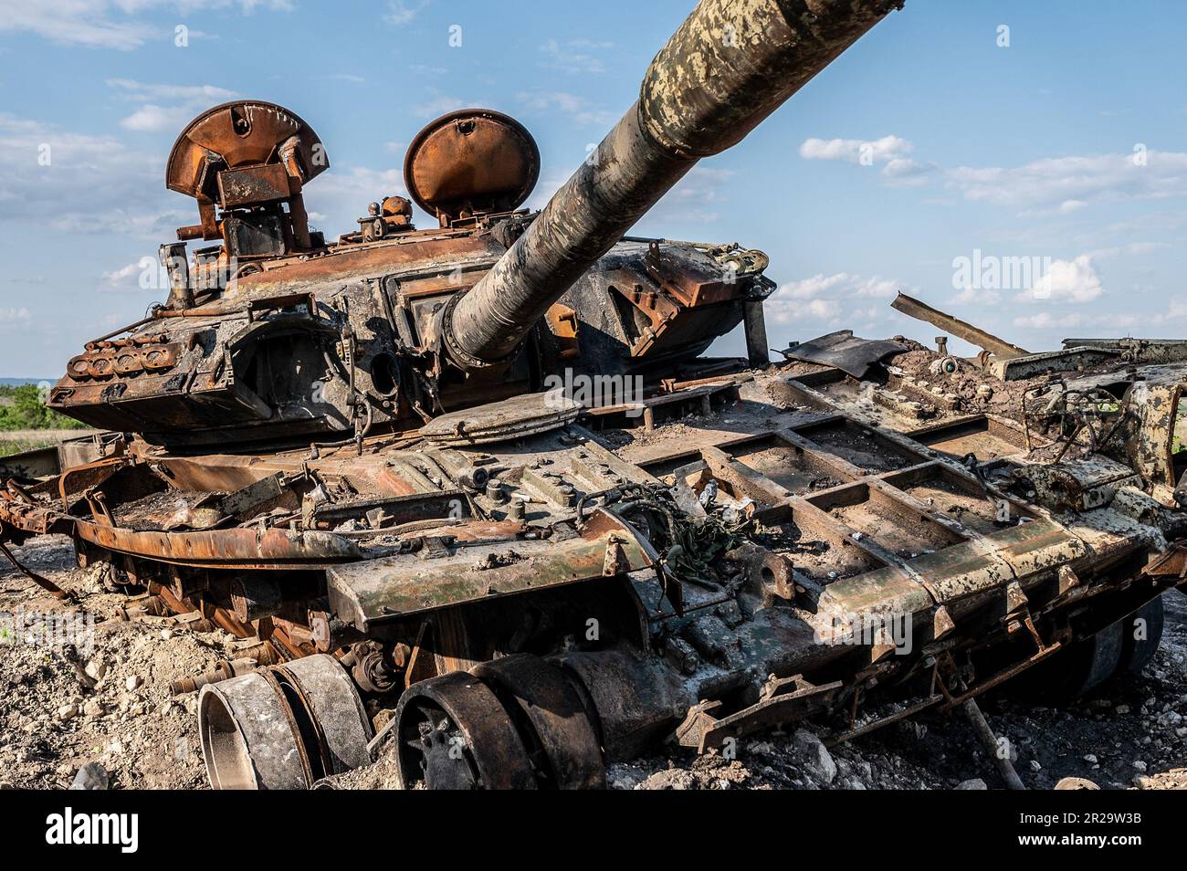 Sulyhivka, Ukraine. 15th May, 2023. A destroyed Russian tank located by the side of a road near Sulyhivka, Kharkiv Oblast. Credit: SOPA Images Limited/Alamy Live News Stock Photo