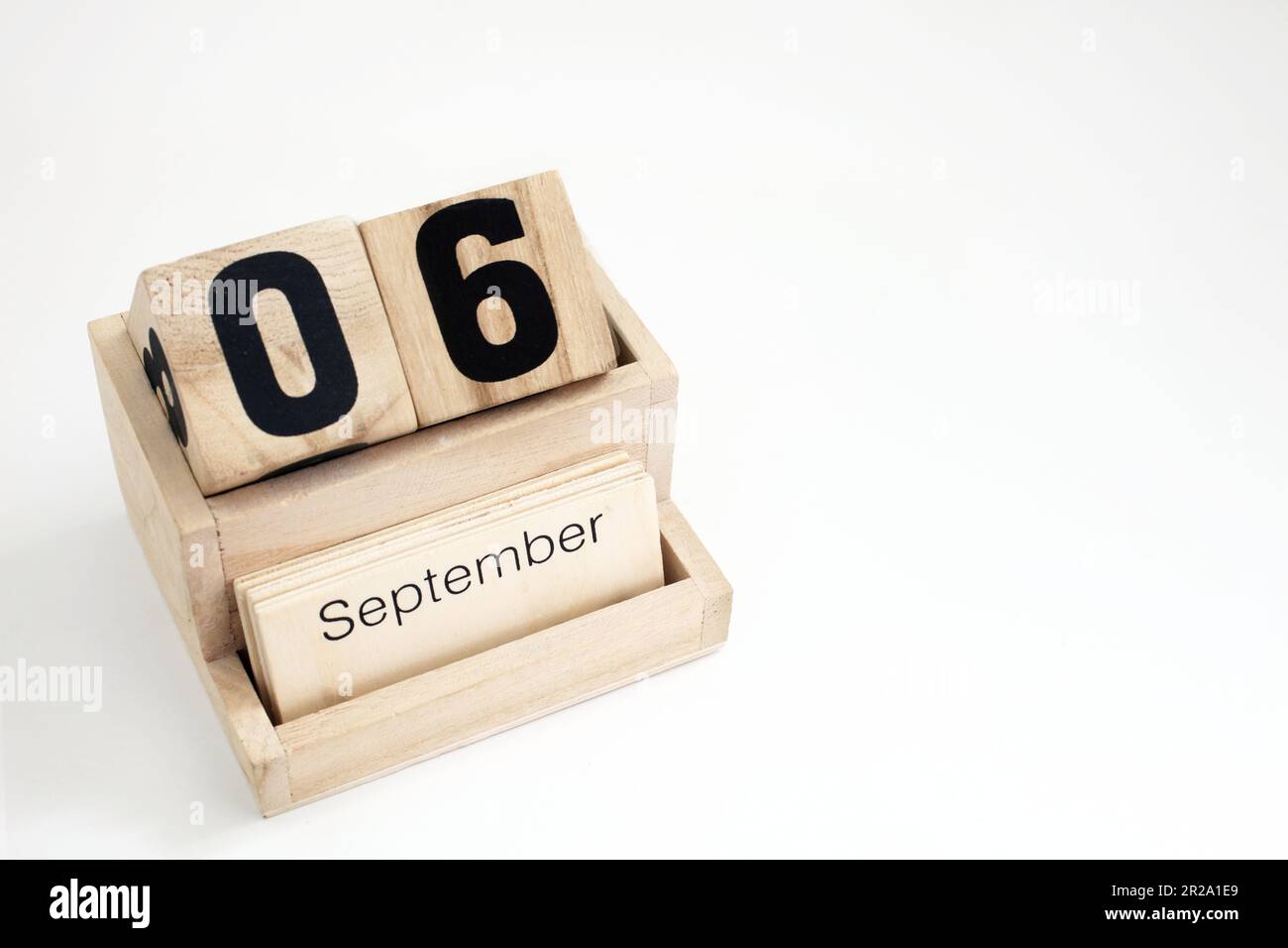 wooden-perpetual-calendar-showing-the-6th-of-september-stock-photo-alamy