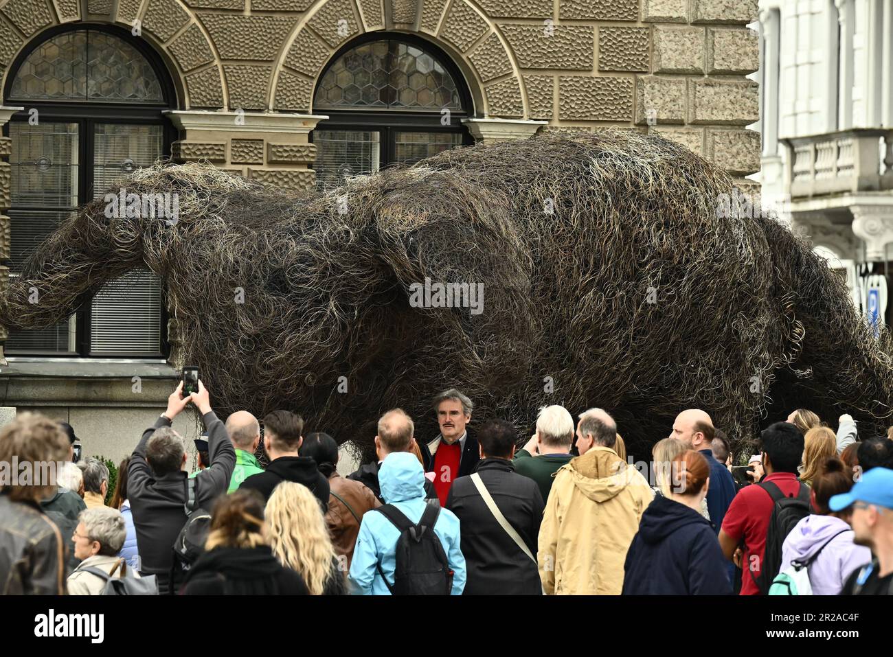 Liberec, Czech Republic. 18th May, 2023. Sculptor Frantisek Skala (centre) unveiled his Vulpes Gott sculpture on the corner of the Liberec Town Hall, on May 18, 2023. The statue is over seven metres long and weighs about four tonnes. Credit: Radek Petrasek/CTK Photo/Alamy Live News Stock Photo