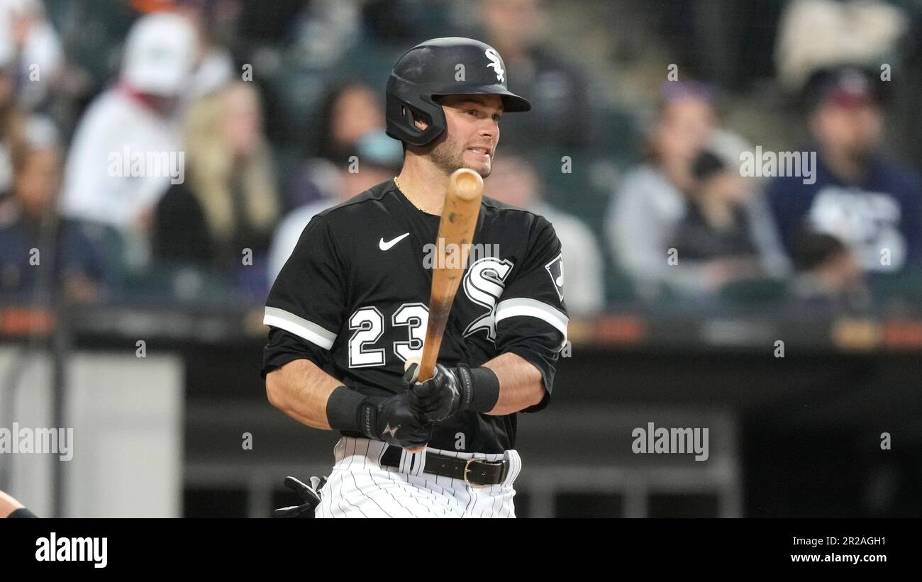 Chicago White Sox's Andrew Benintendi watches his deep fly ball