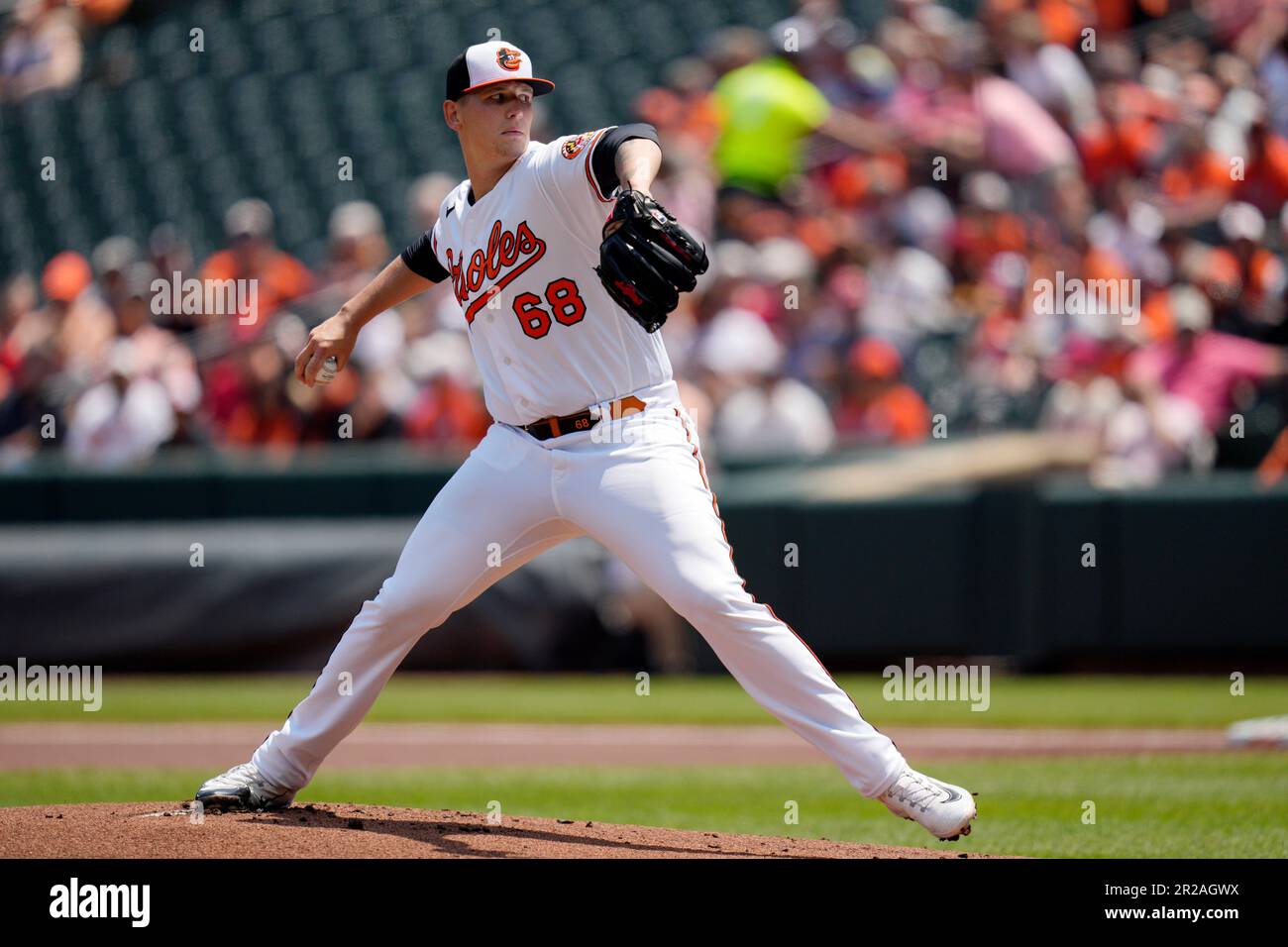Baltimore Orioles starting pitcher Tyler Wells throws to the Los