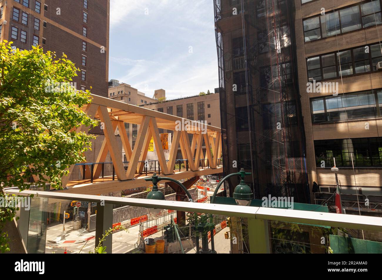 High line moynihan connector hi-res stock photography and images - Alamy